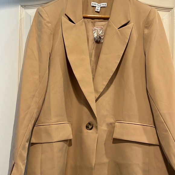 Trendy Plus Size Oversized Tan Blazer - Picture 3 of 9